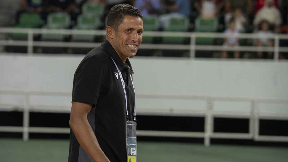 رسميا.. إقالة الحسين عموتة من تدريب الجزيرة الإماراتي