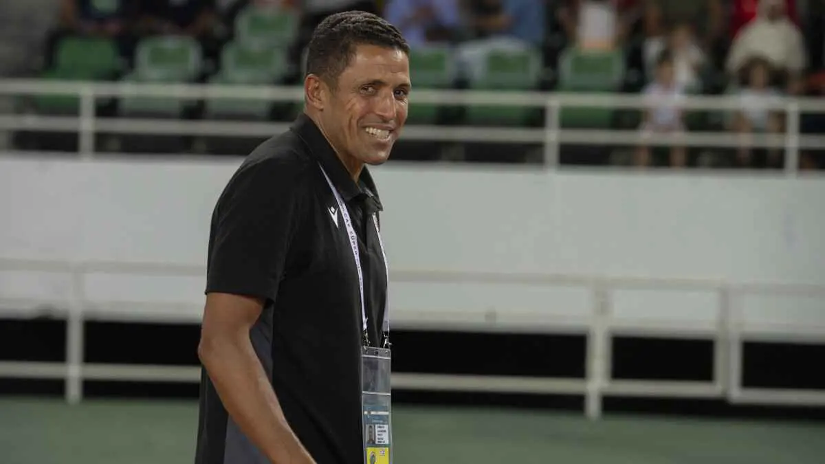 رسميا.. إقالة الحسين عموتة من تدريب الجزيرة الإماراتي