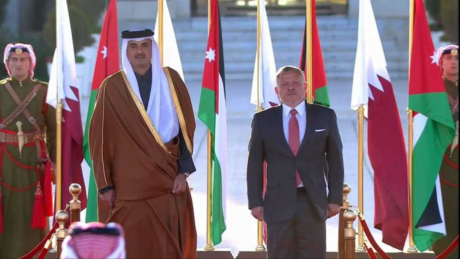 أمير قطر يصل الأردن وعبدالله الثاني في مقدمة مستقبليه (فيديو وصور)