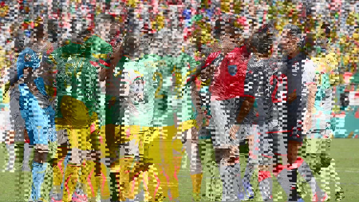 نهاية فوضوية بسبب الحكم وزمن المباراة.. القصة الكاملة لأزمة مباراة تونس ومالي (فيديو)