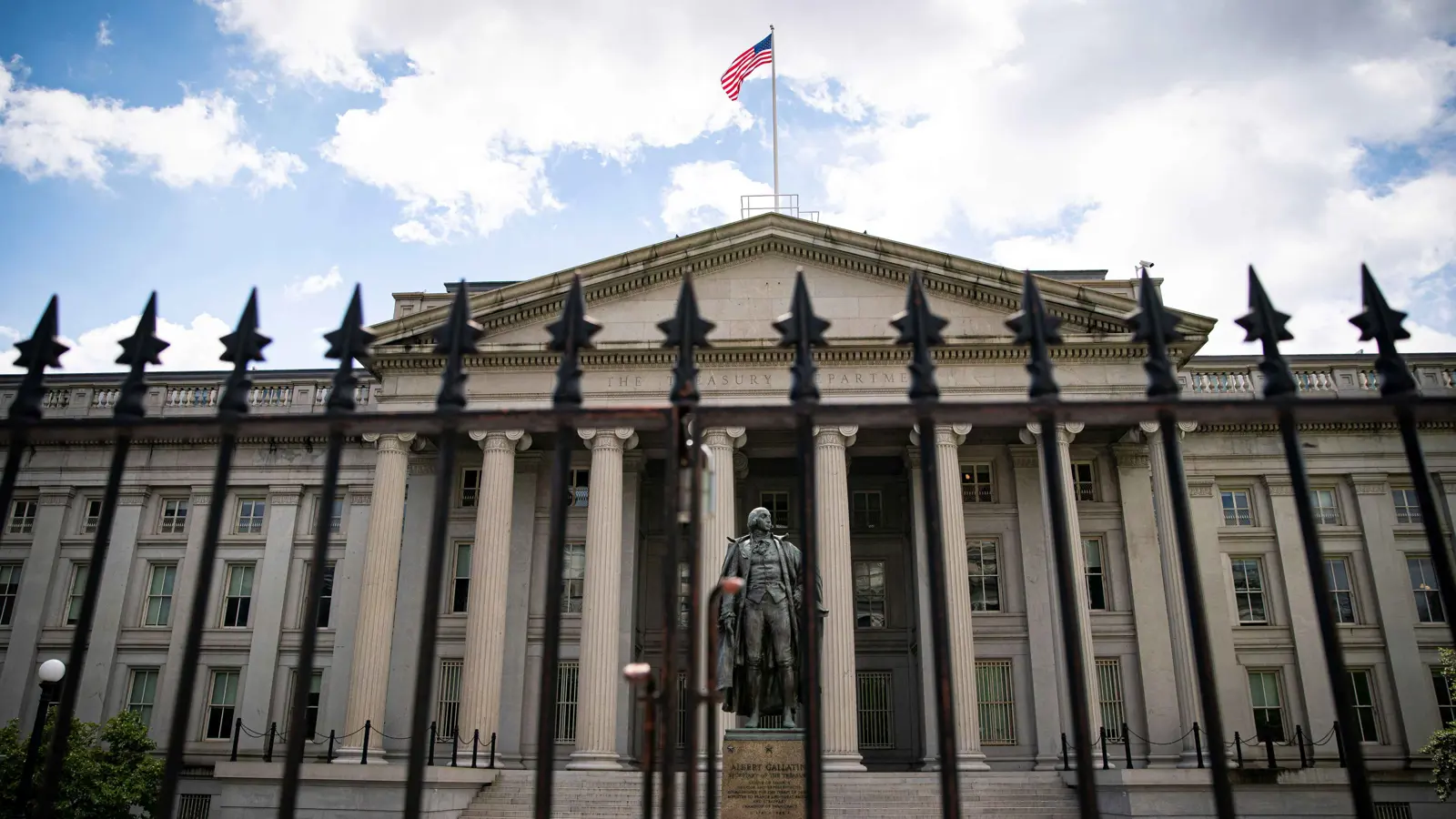 "بتمويل صيني".. الخزانة الأمريكية تكشف عن تعرضها لقرصنة إلكترونية