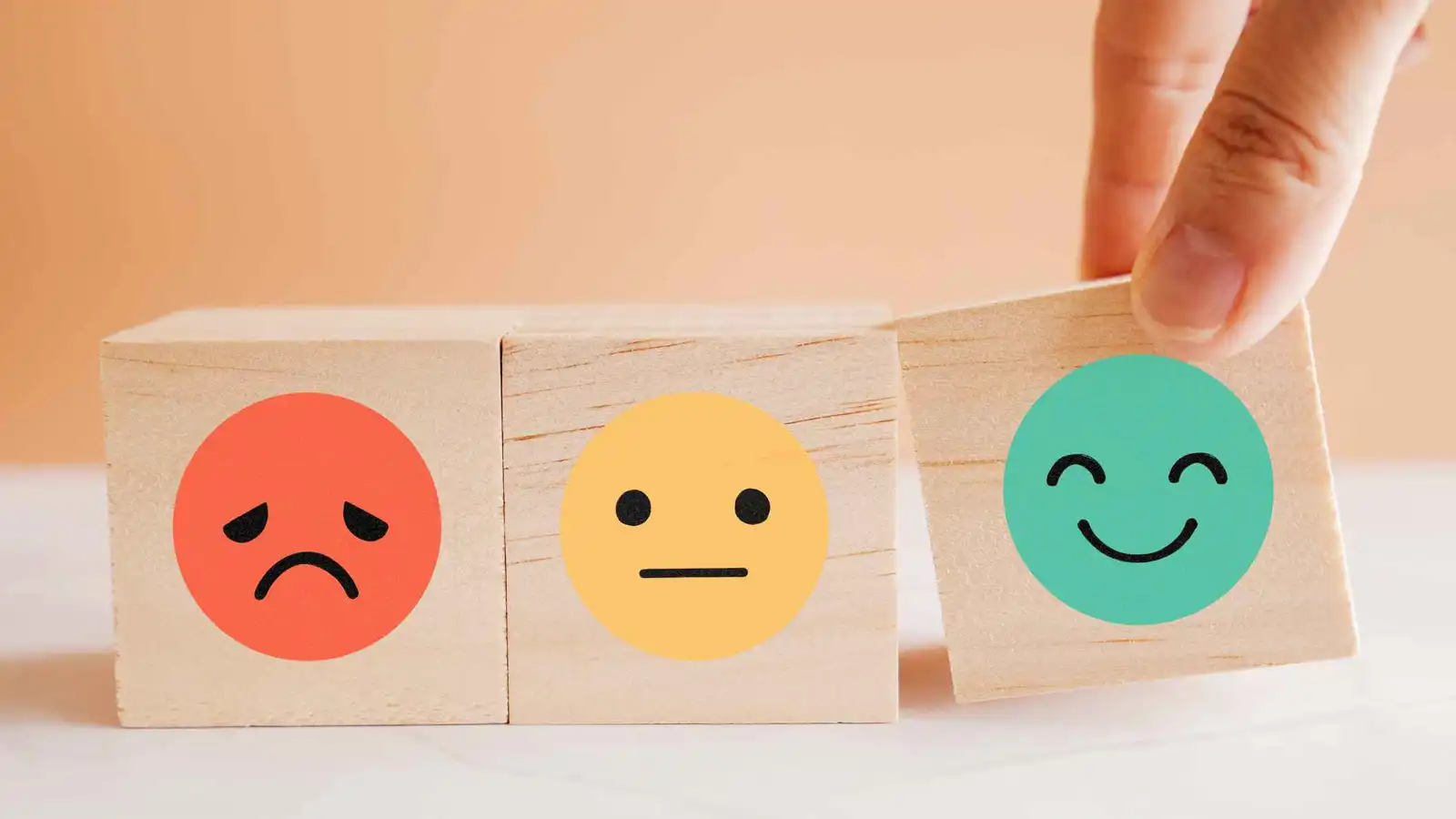 التفاؤل في تفسير المشاعر قد يكشف عن تدهور إدراكي مبكر