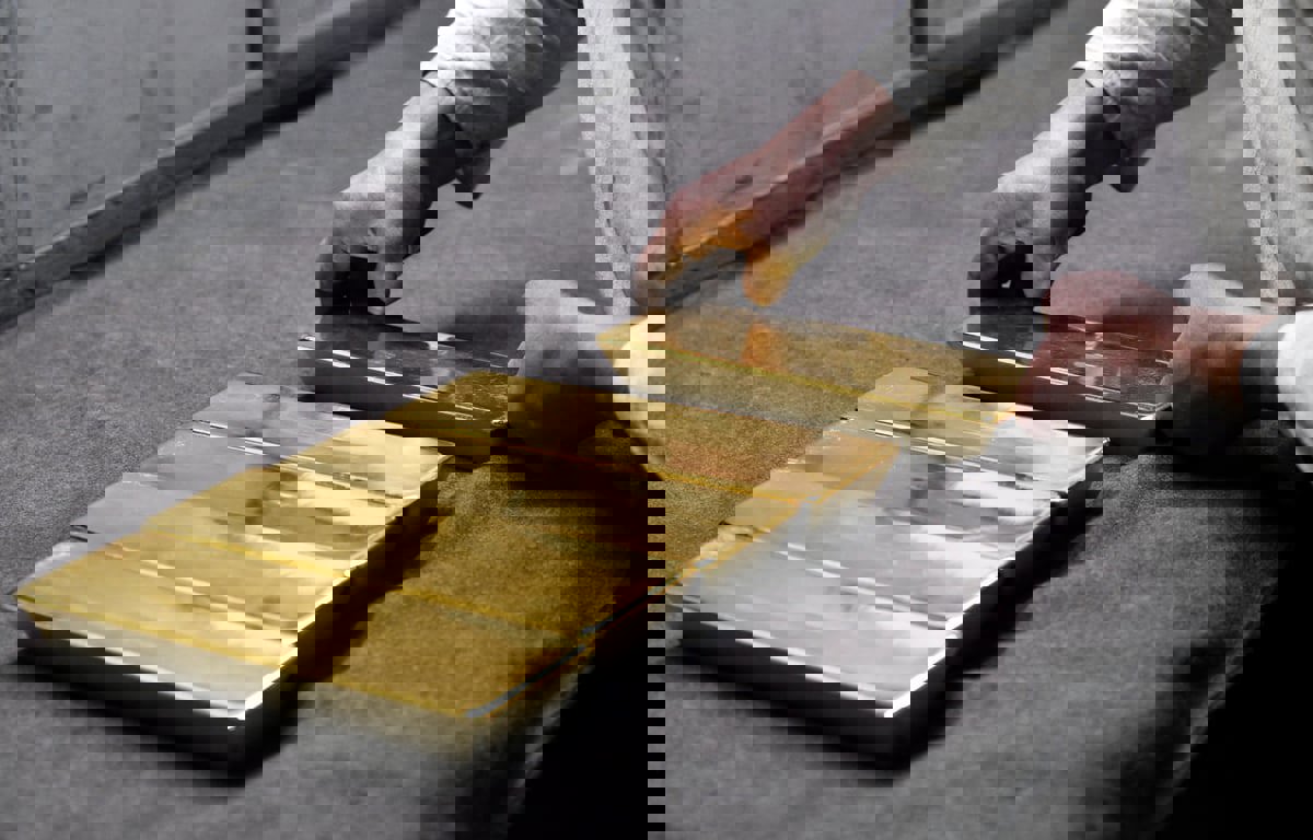 انخفاض أسعار الذهب وسط ارتفاع الدولار