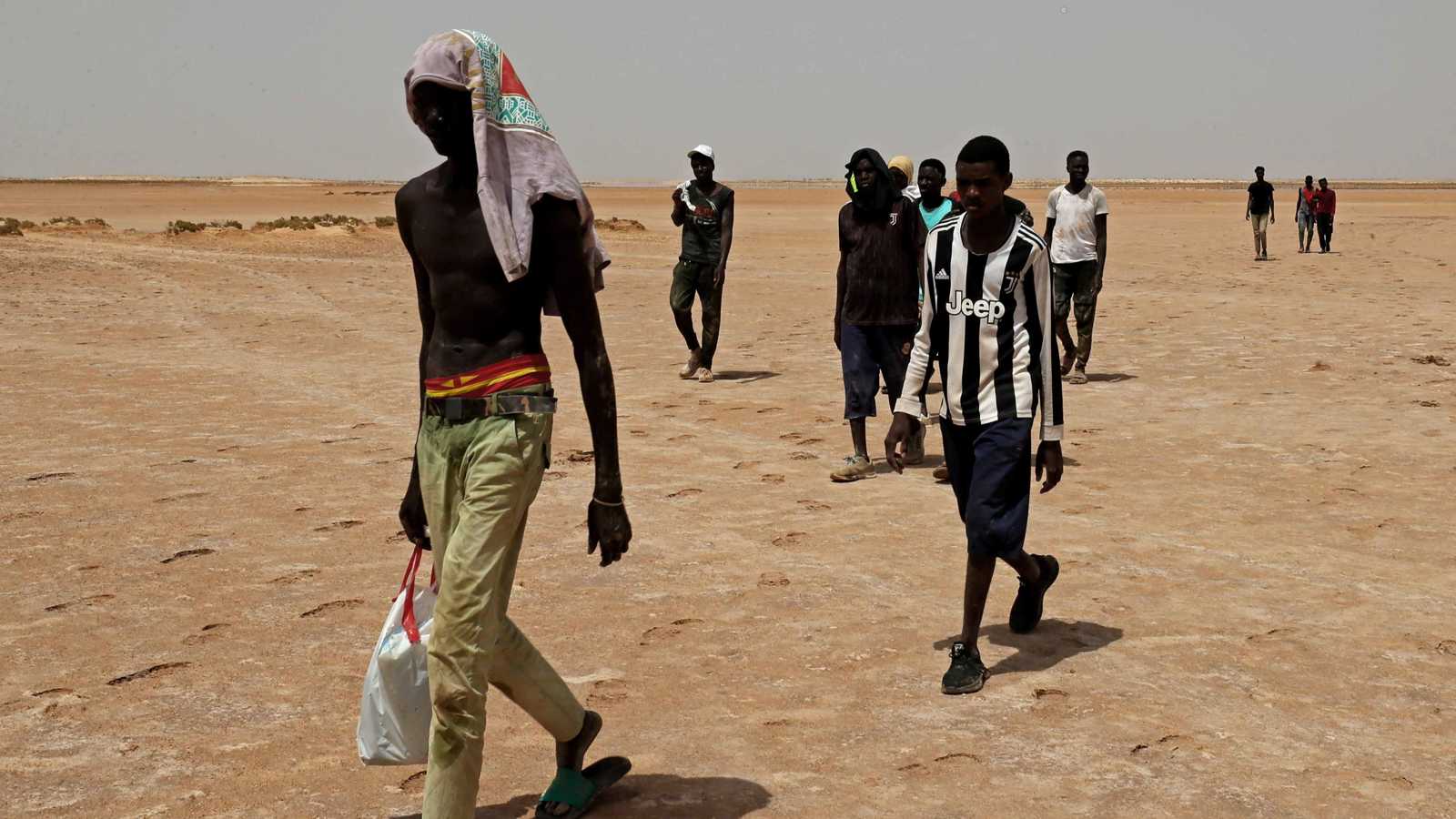 الجيش النيجري ينقذ عشرات المهاجرين قرب الحدود مع ليبيا