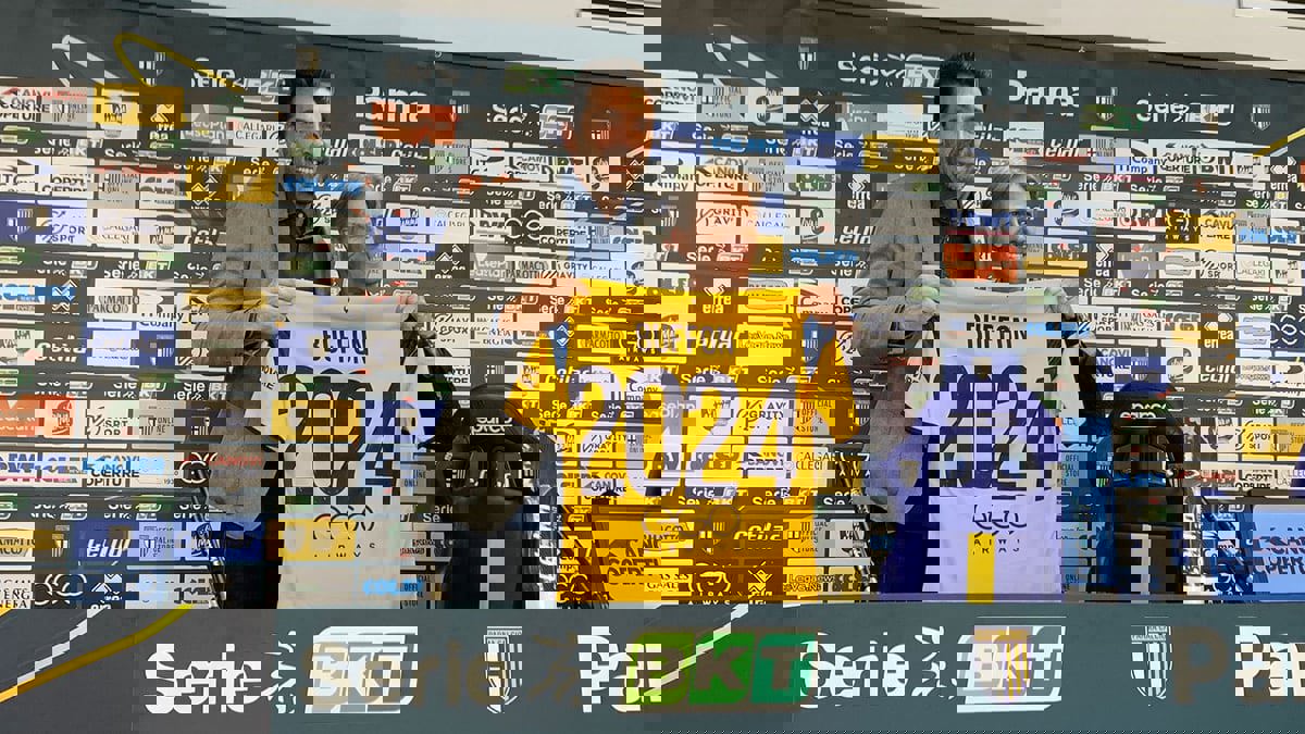 بارما يعلن رسميا تمديد تعاقده مع بوفون حتى 2024