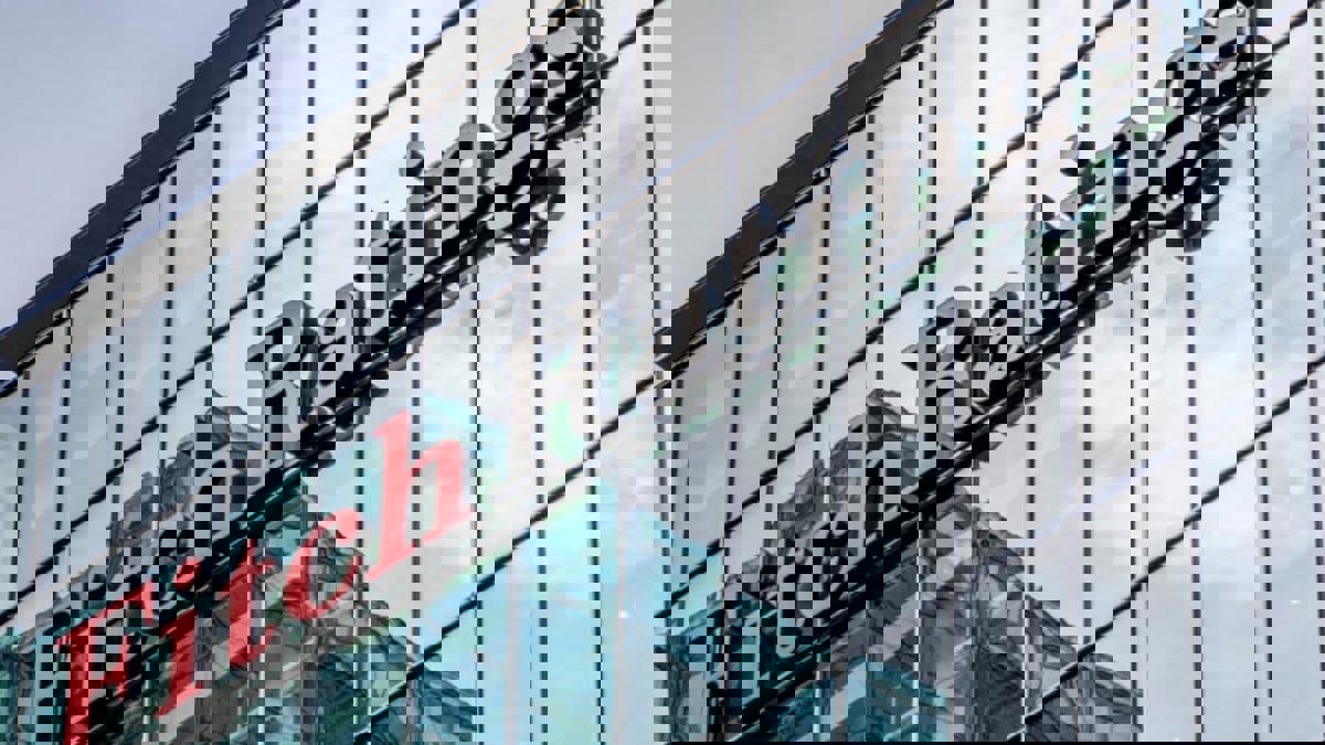 "فيتش": خروج لبنان من وضع "التخلف عن سداد الدين" ما زال صعبًا