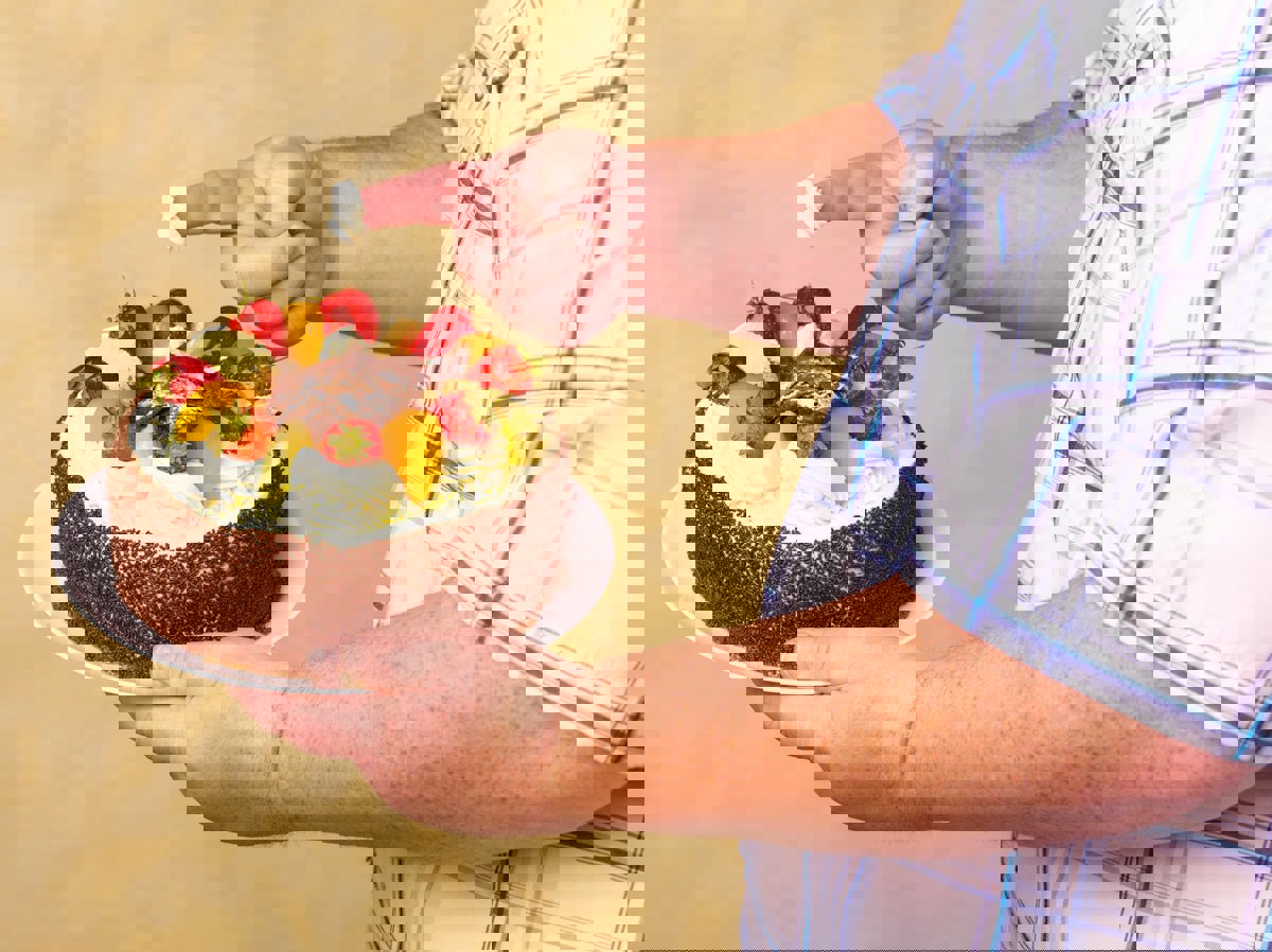 هذا النوع من بكتيريا الأمعاء يسهم في إدمان الطعام