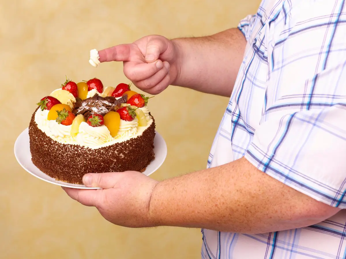 هذا النوع من بكتيريا الأمعاء يسهم في إدمان الطعام