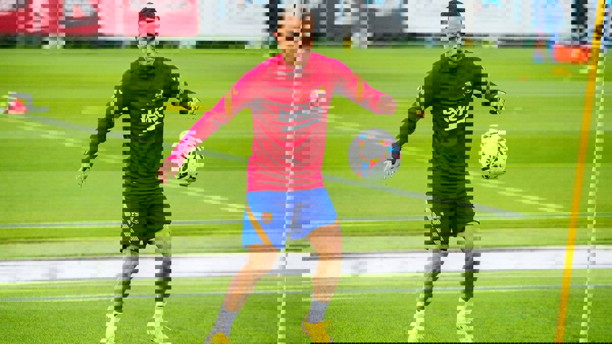 برشلونة يكشف موقف سيرجينو ديست من المشاركة ضد إشبيلية