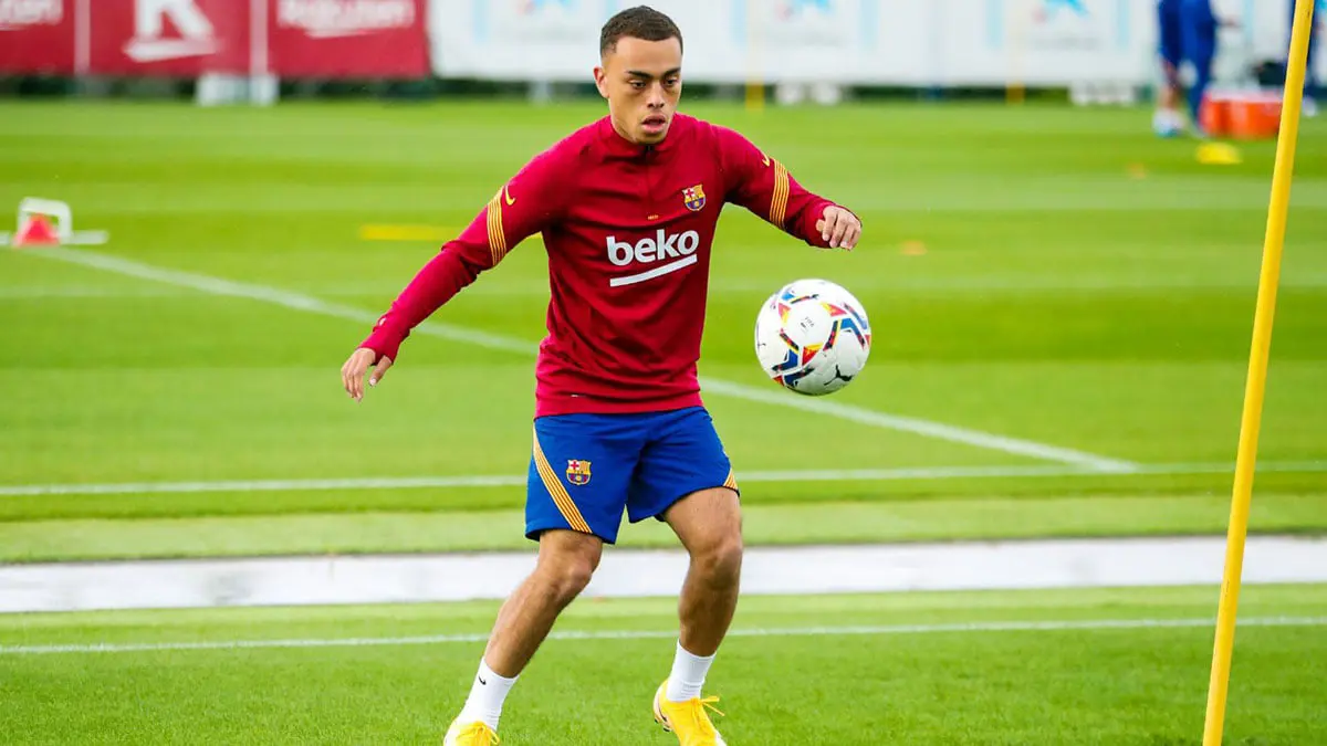 برشلونة يكشف موقف سيرجينو ديست من المشاركة ضد إشبيلية