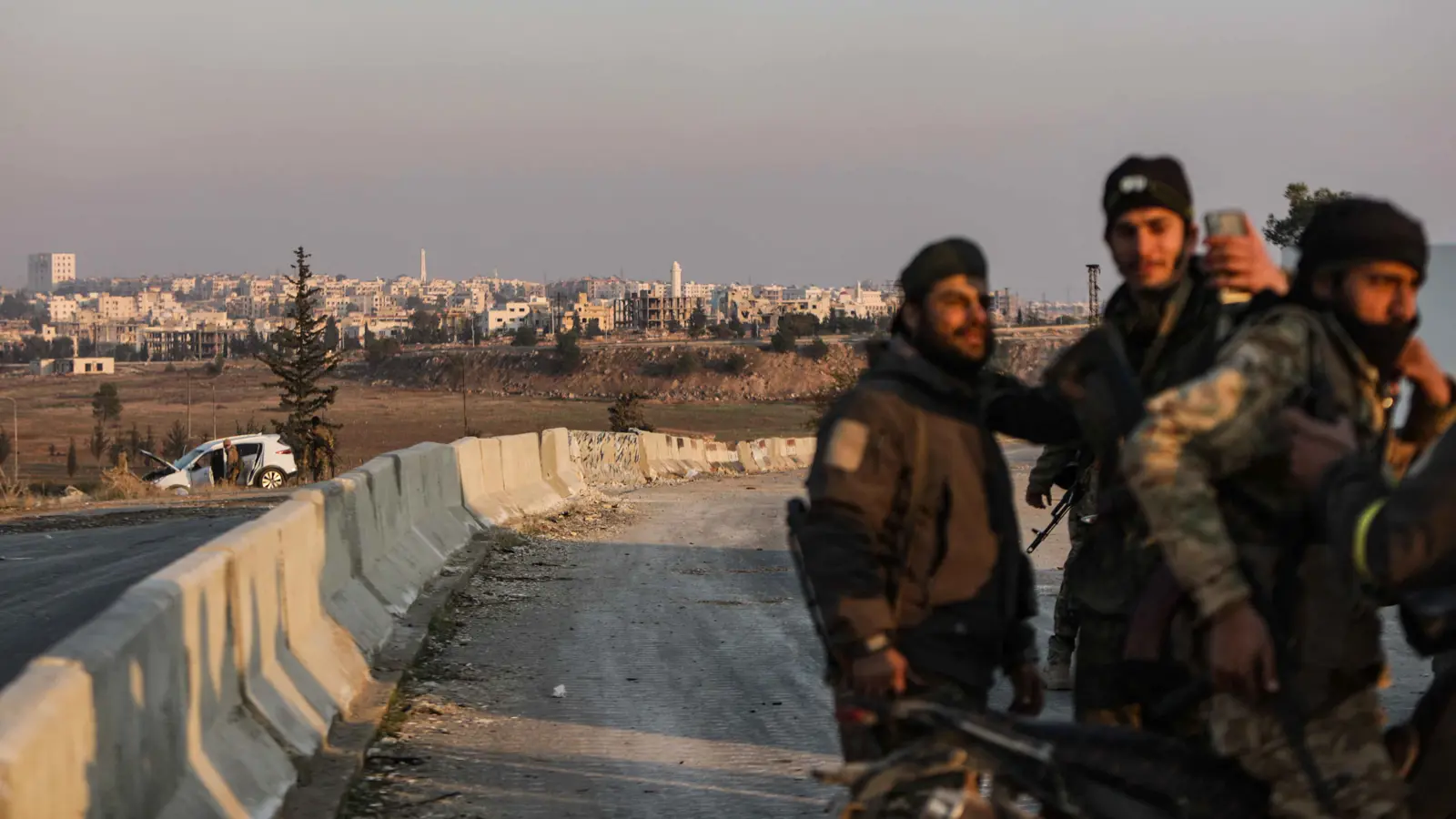 هكذا وثقت الفصائل المسلحة مراحل سيطرتها على مناطق في حلب (فيديو)