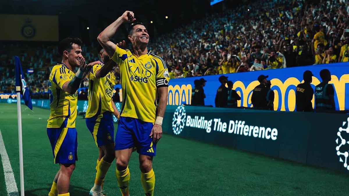 مارادونا لا يقارن فيك.. إعلامي سعودي يتغنى برونالدو (صورة)