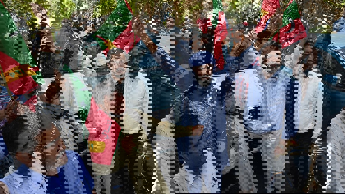 قبل مظاهرة مرتقبة.. الشرطة الباكستانية تعتقل المئات من أنصار عمران خان