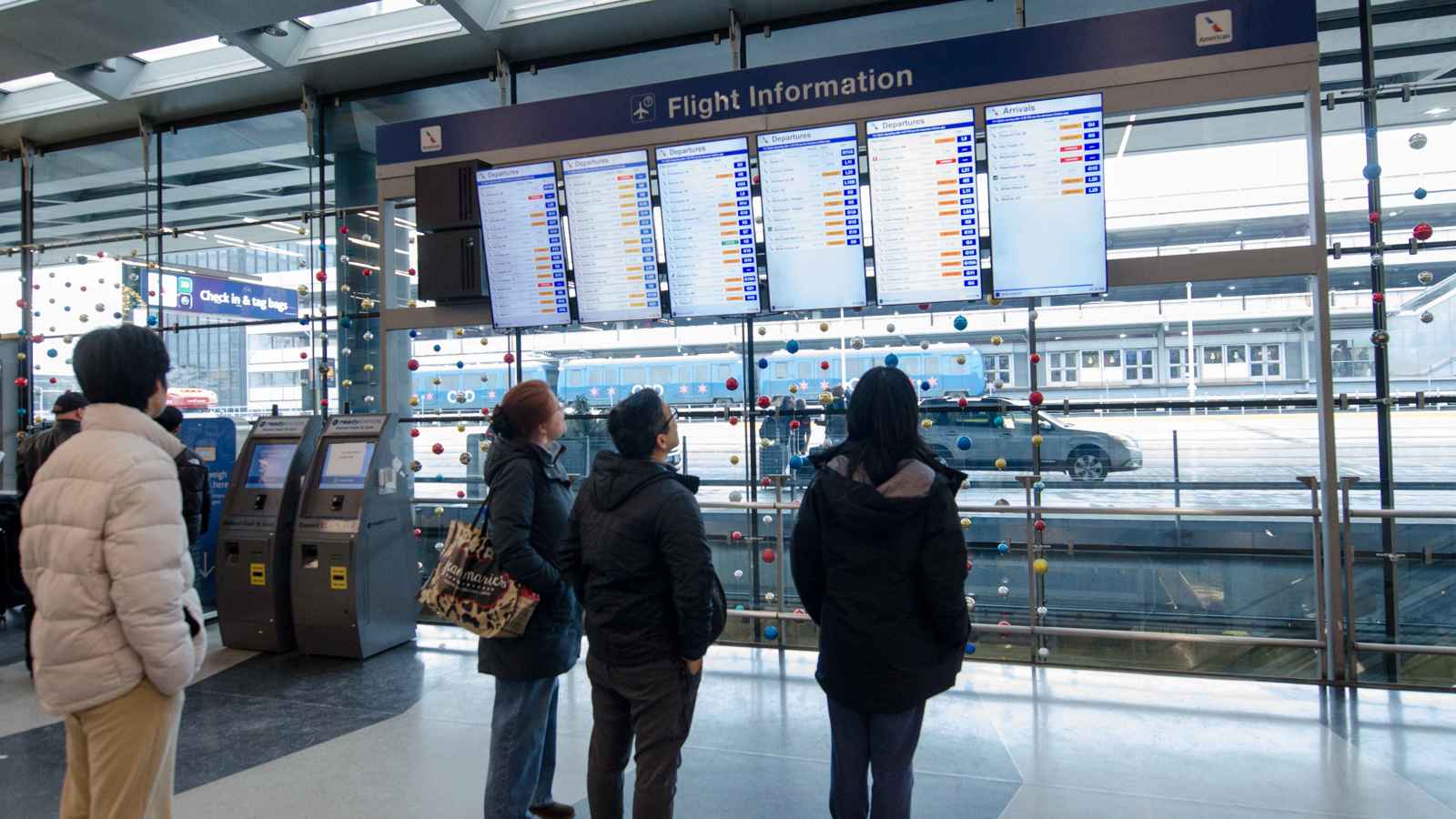 العاصفة تعطل آلاف الرحلات الجوية في الولايات المتحدة