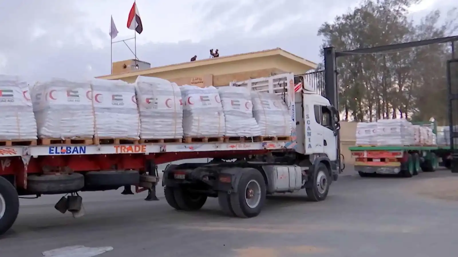 دخول أكثر من 10 آلاف طن من المساعدات الإماراتية إلى غزة