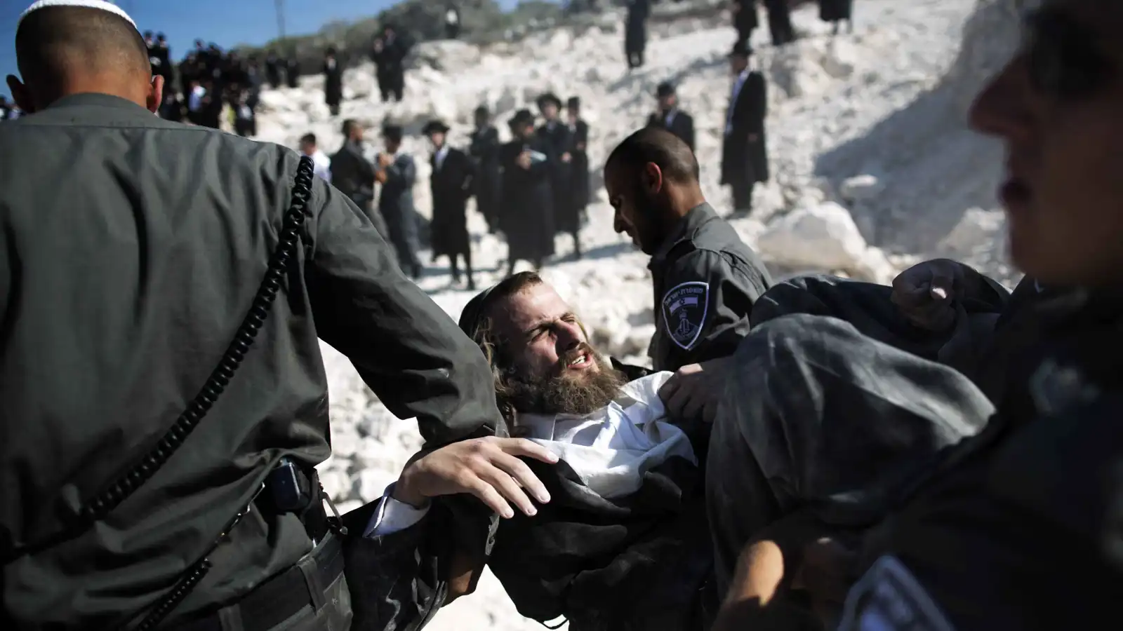 تصعيد متواصل في إسرائيل والحريديون يتحدثون عن "حرب" داخلية