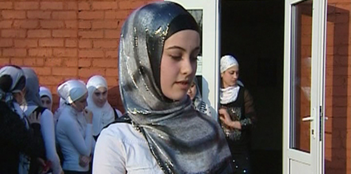 برلمان الشيشان يقر مشروعية الحجاب والكرملين يعرض "الحلول الوسط"