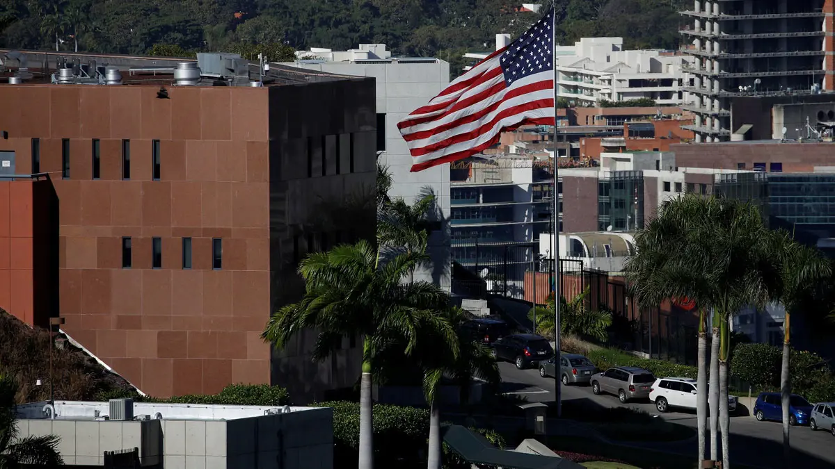 أمريكا تسحب كل موظفيها الدبلوماسيين من فنزويلا