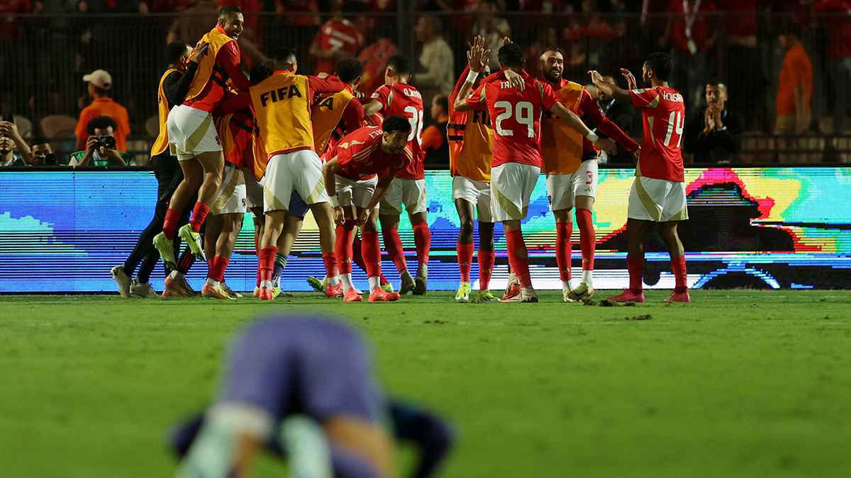 أول الراحلين عن الأهلي المصري