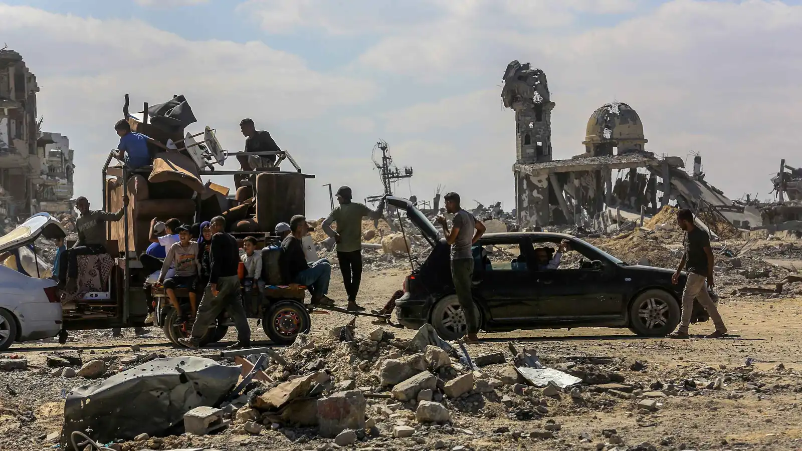 قصف إسرائيلي على مواقع في غزة ومصير مجهول للمصابين (فيديو)