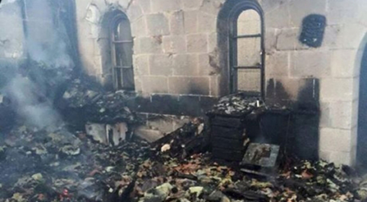 حريق متعمد يلتهم كنيسة السمك والخبز على بحيرة طبريا