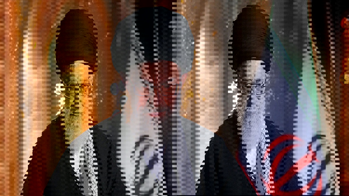 معارض إيراني يتحدى خامنئي ويطالب ببث فيديو للقاء بينهما