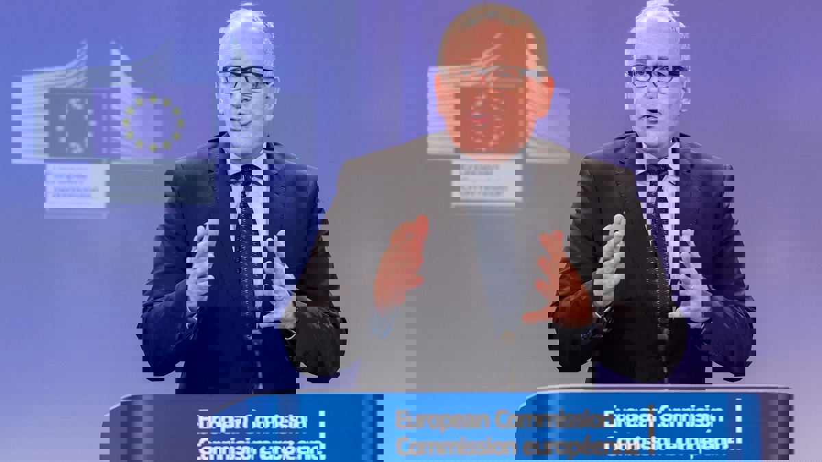 كورونا يدخل نائب رئيس المفوضية الأوروبية للحجر الصحي