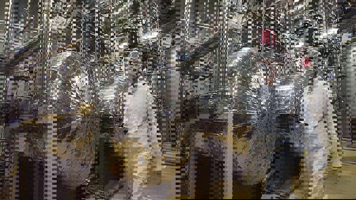 استمرار الانتهاكات للاتفاق النووي.. إيران تنتج 5 كيلوغرامات من اليورانيوم المخصب يوميًا