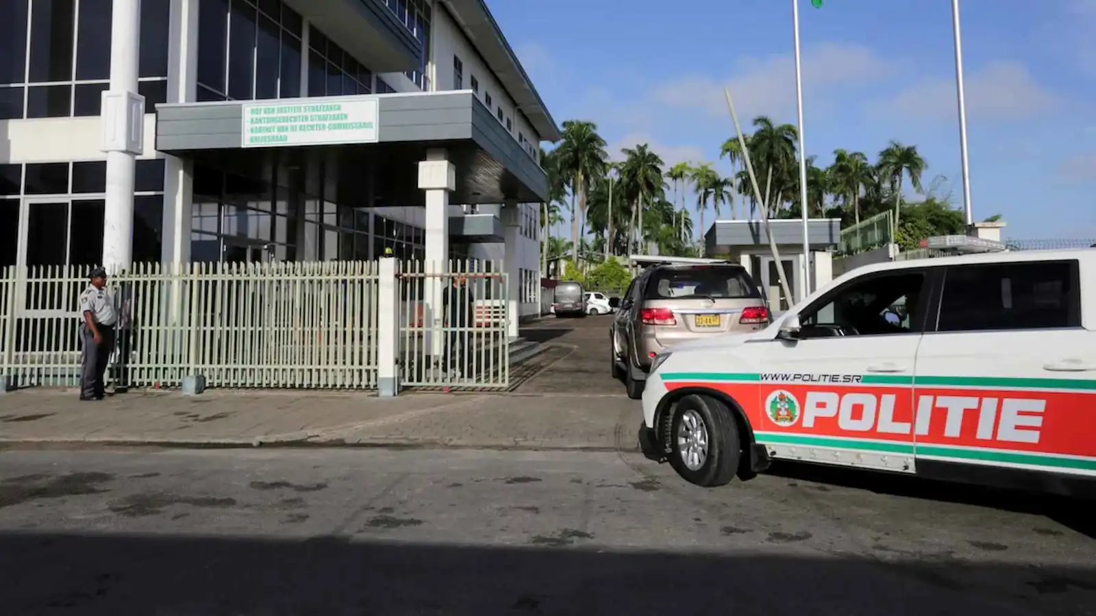 بدأ بأطفاله.. شخص يرتكب "مذبحة" راح ضحيتها 9 أشخاص