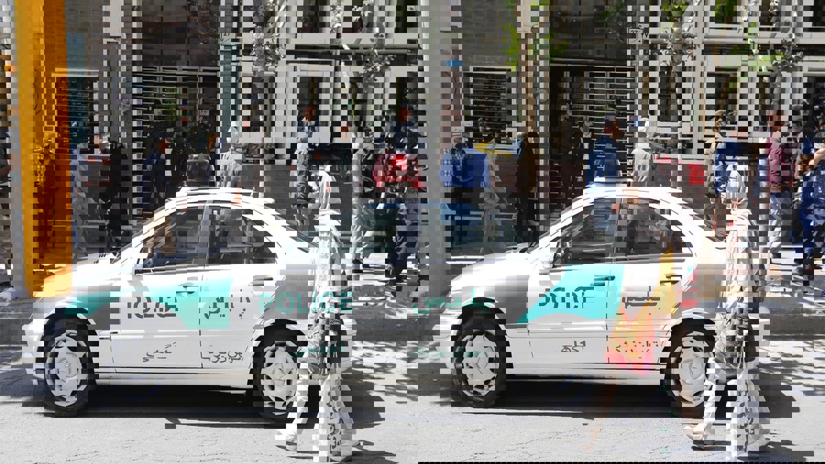 قائد شرطة طهران: مواقع إلكترونية مرخصة تبيع أسلحة وتروج لقضايا غير أخلاقية