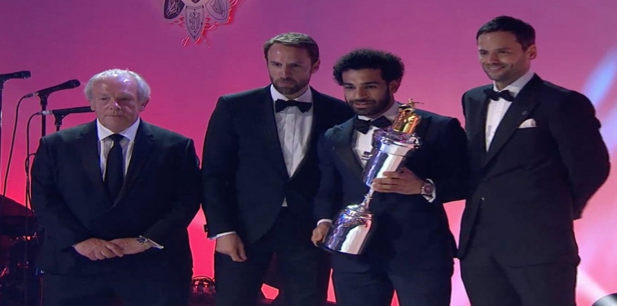 أول تعليق من محمد صلاح بعد فوزه بجائزة أفضل لاعب في الدوري الإنجليزي (فيديو)