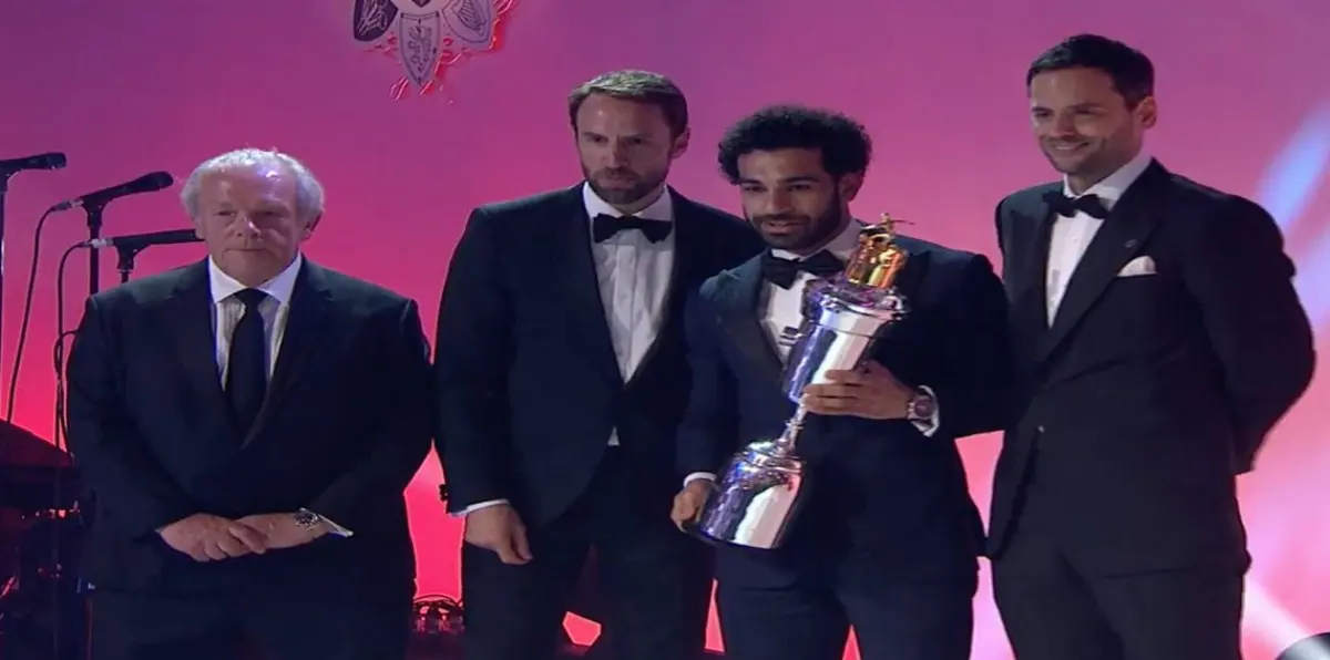 أول تعليق من محمد صلاح بعد فوزه بجائزة أفضل لاعب في الدوري الإنجليزي (فيديو)