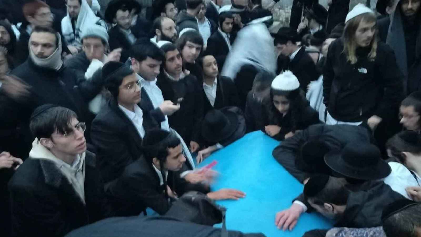 بحماية الجيش الإسرائيلي.. مستوطنون يؤدون صلوات في جنوب لبنان