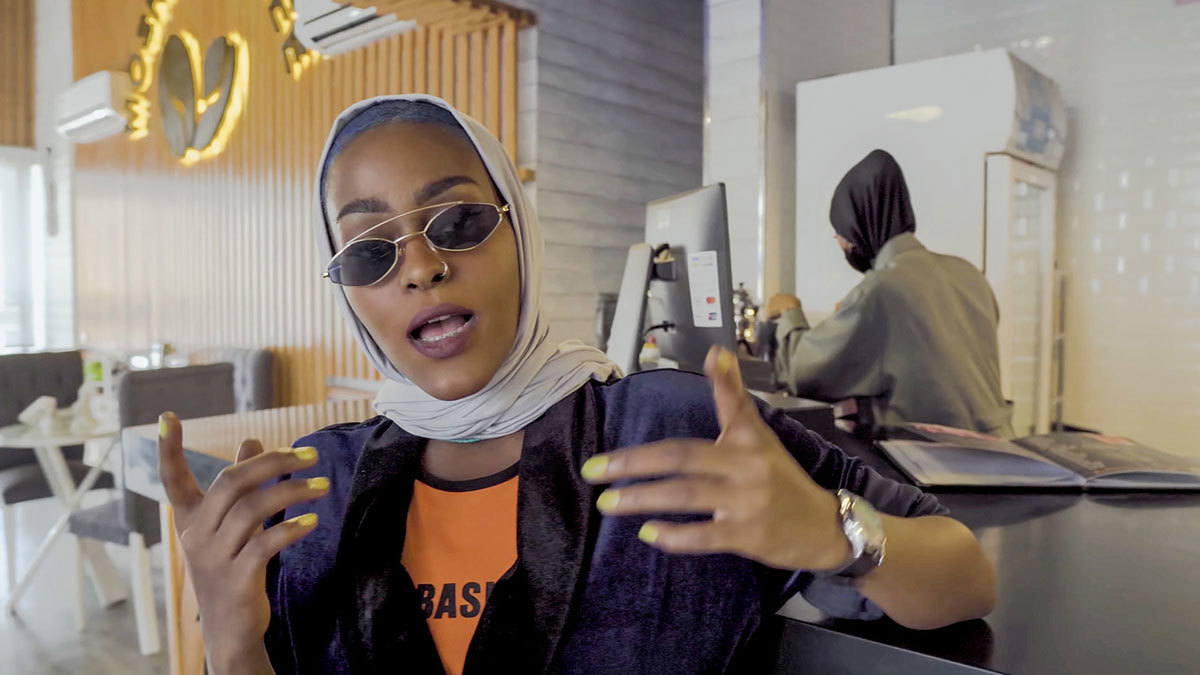 أصايل البيشي تحضر لمفاجأة بعد أغنية "بنت مكة"