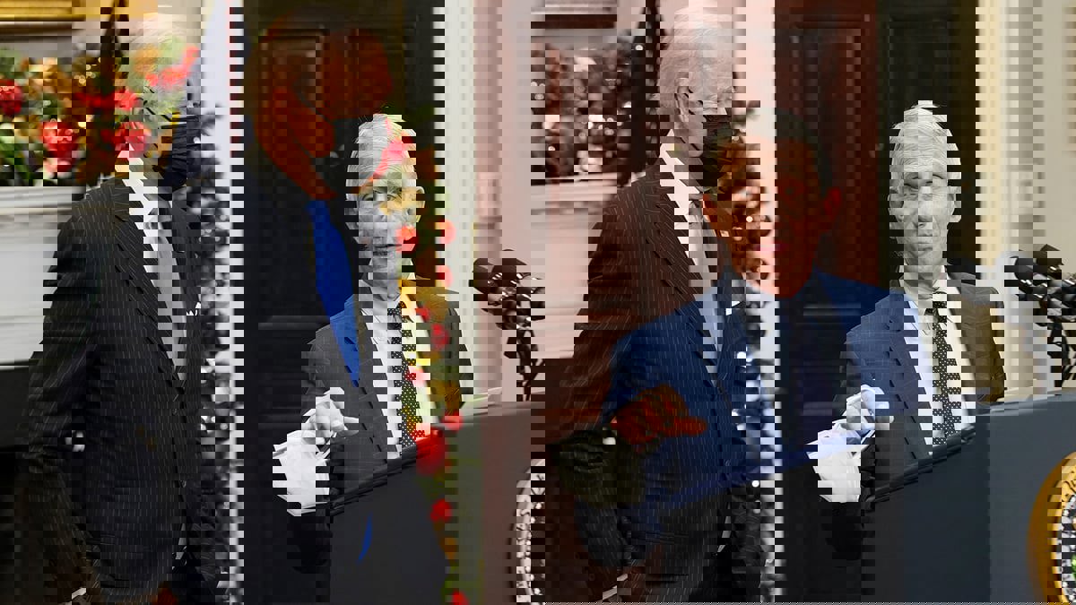 أوميكرون.. بارقة أمل على ذمة فاوتشي