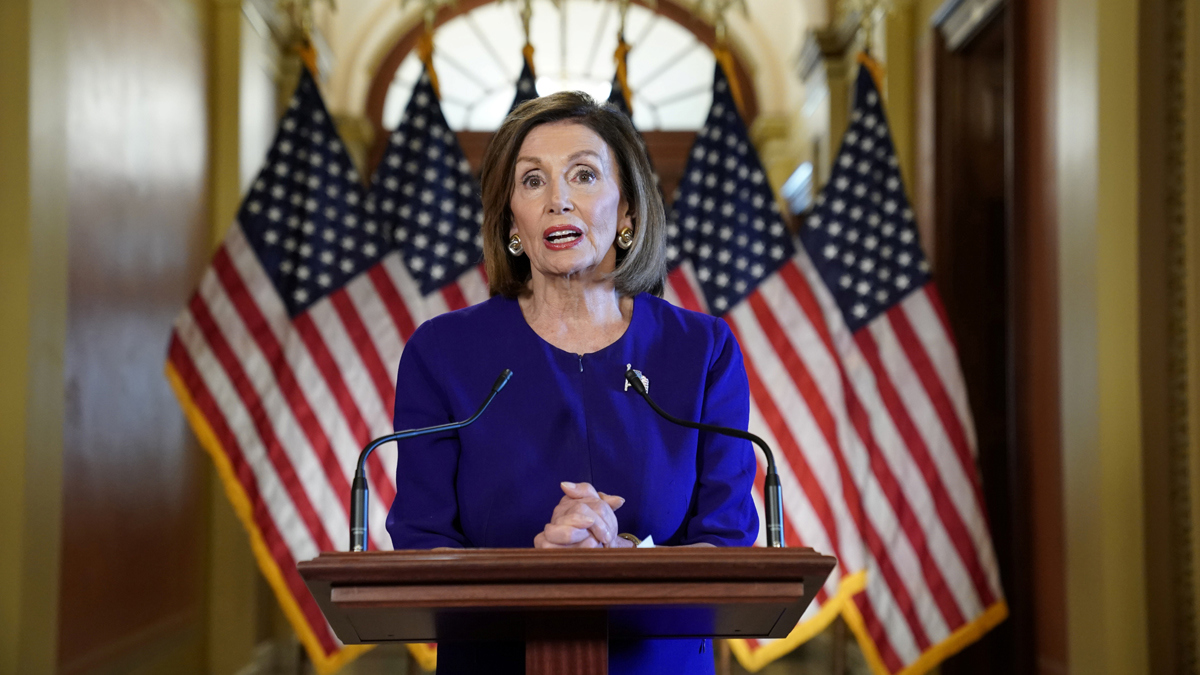 بيلوسي تعلن فتح تحقيق رسمي بهدف عزل ترامب