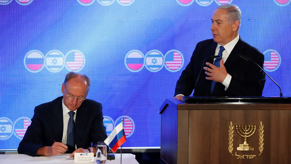 نتنياهو في بداية القمة الثلاثية: سنواصل مهاجمة إيران في سوريا