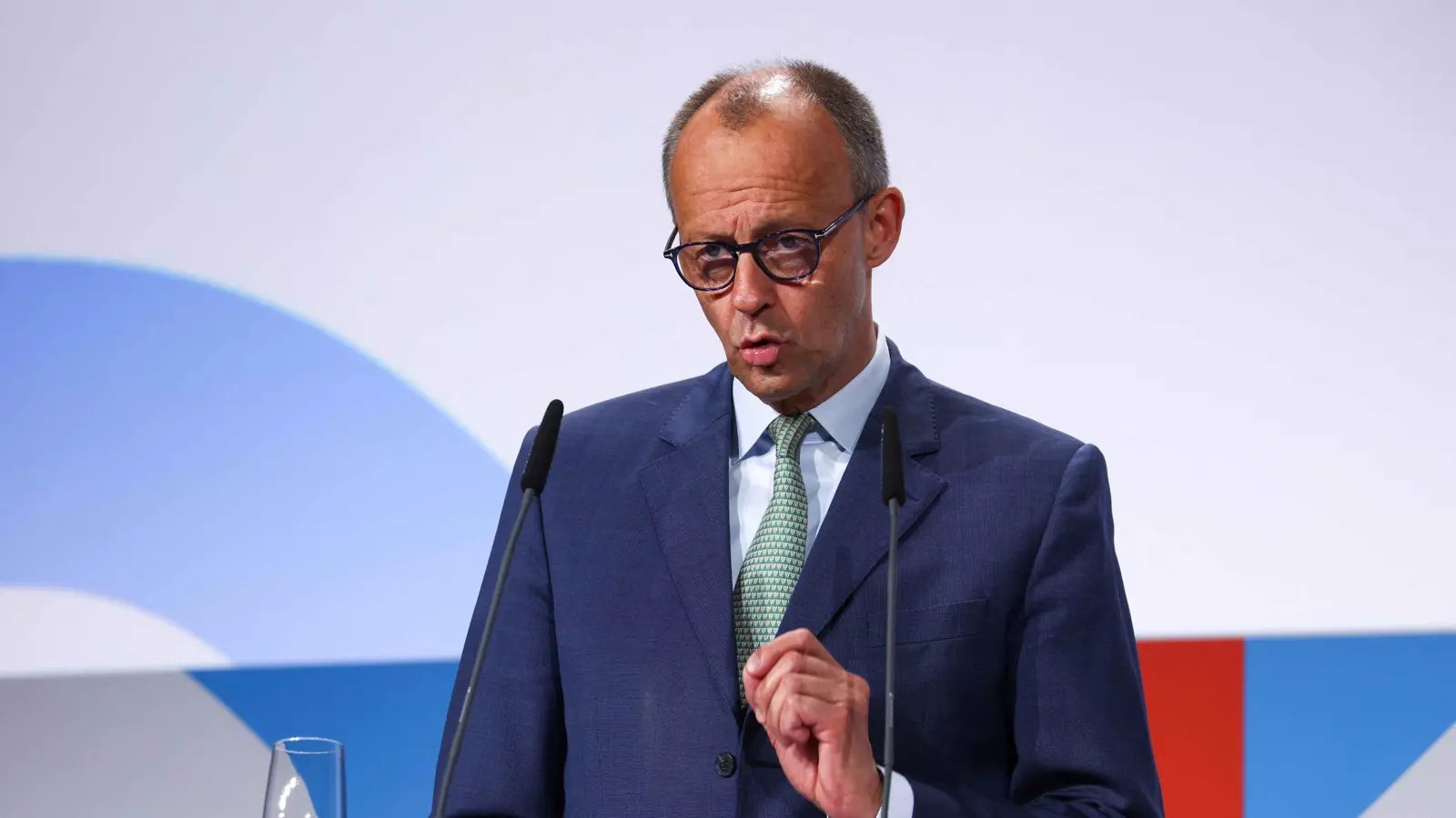 ميرتس يعلن عن "خبر سار" بعد قمة ترامب وبوتين في ألاسكا