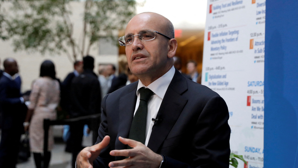 وزير المالية التركي يطالب البنوك الخاصة بـ "الانتقائية" عند الإقراض