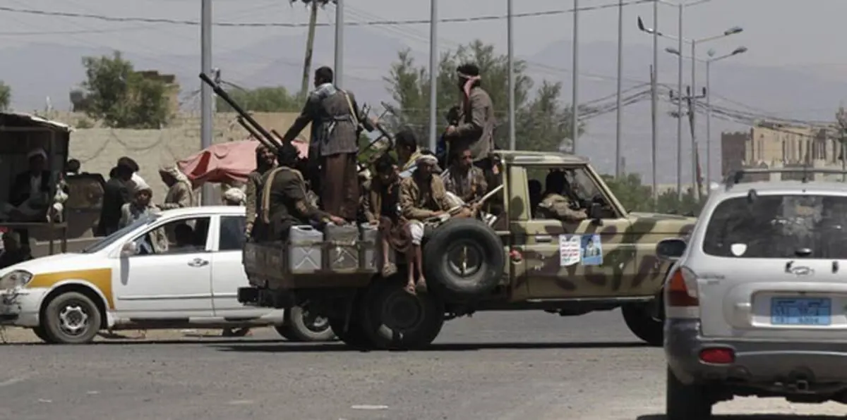 الحوثيون يعلنون إطلاق صاروخ باليستي على قاعدة العند