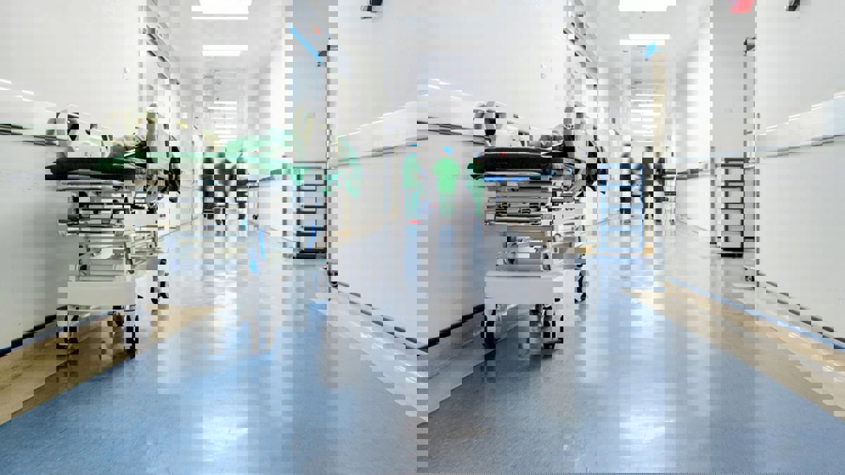 خطأ طبي يحول حياة شاب إلى "جحيم" بالأردن.. وحكم قضائي لتعويضه بمبلغ ضخم