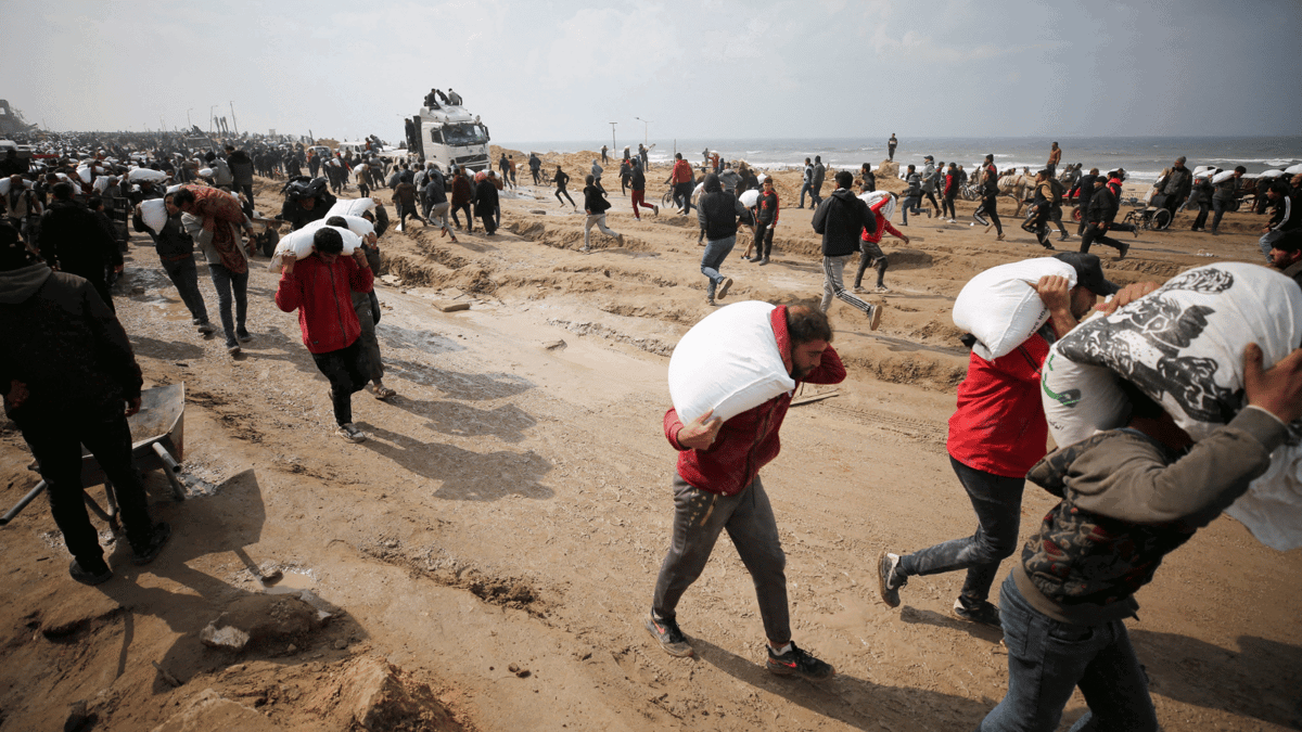 بالزي المدني والهراوات فقط.. صفقة محتملة لعودة الشرطة الفلسطينية إلى غزة