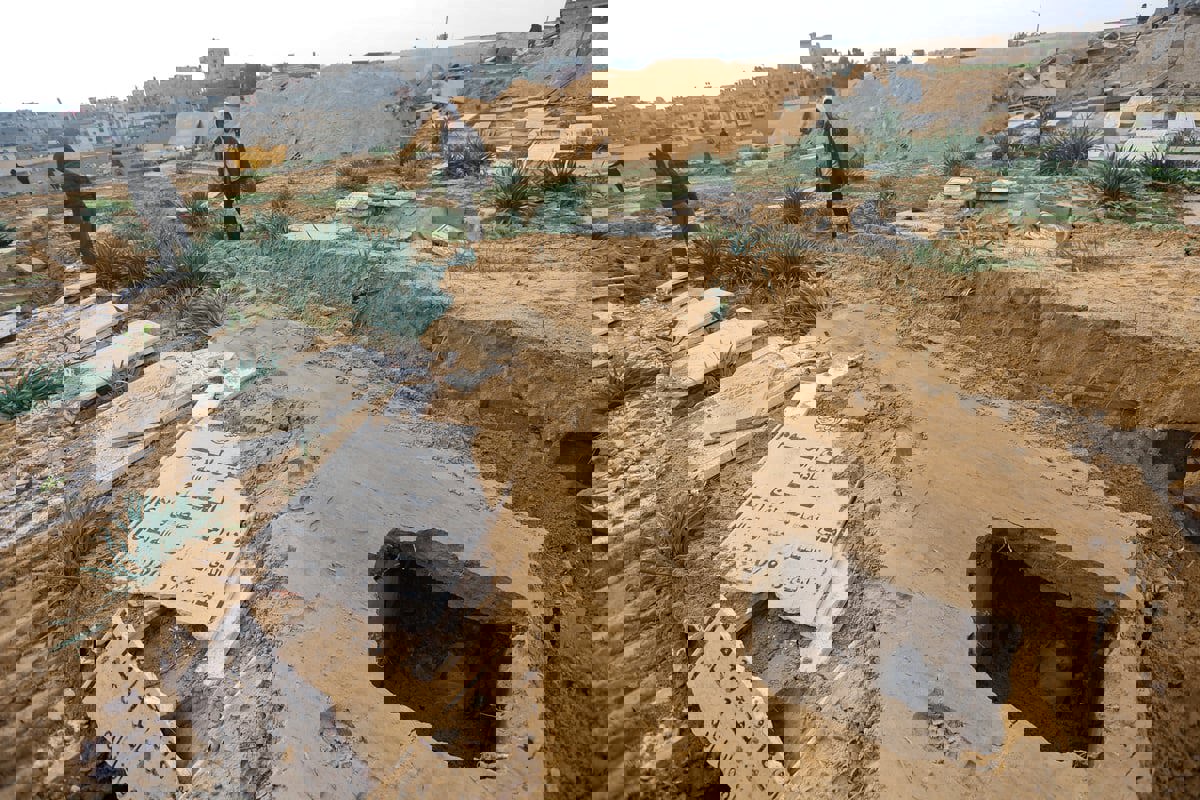 لا راحة للموتى في غزة.. إسرائيل تستهدف مقابر القطاع