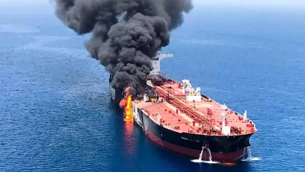 إيران تعلن استهداف ناقلة نفط أمريكية في الخليج