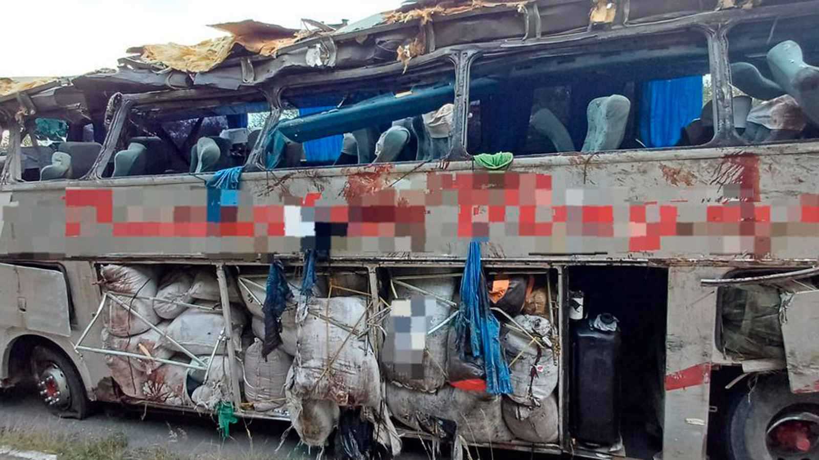 البرازيل.. 15 قتيلا في حادث اصطدام حافلة بصخور (فيديو)