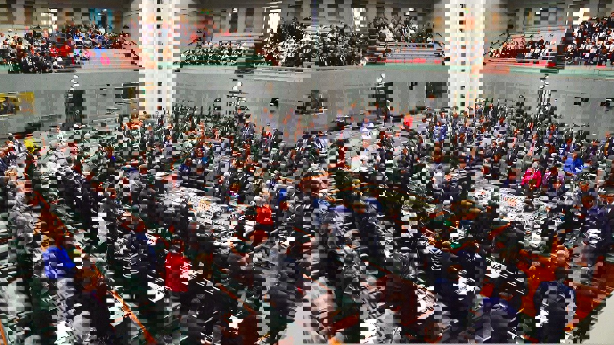 فضيحة في أستراليا مع نشر أشرطة فيديو تظهر أعمالا جنسية في البرلمان‎