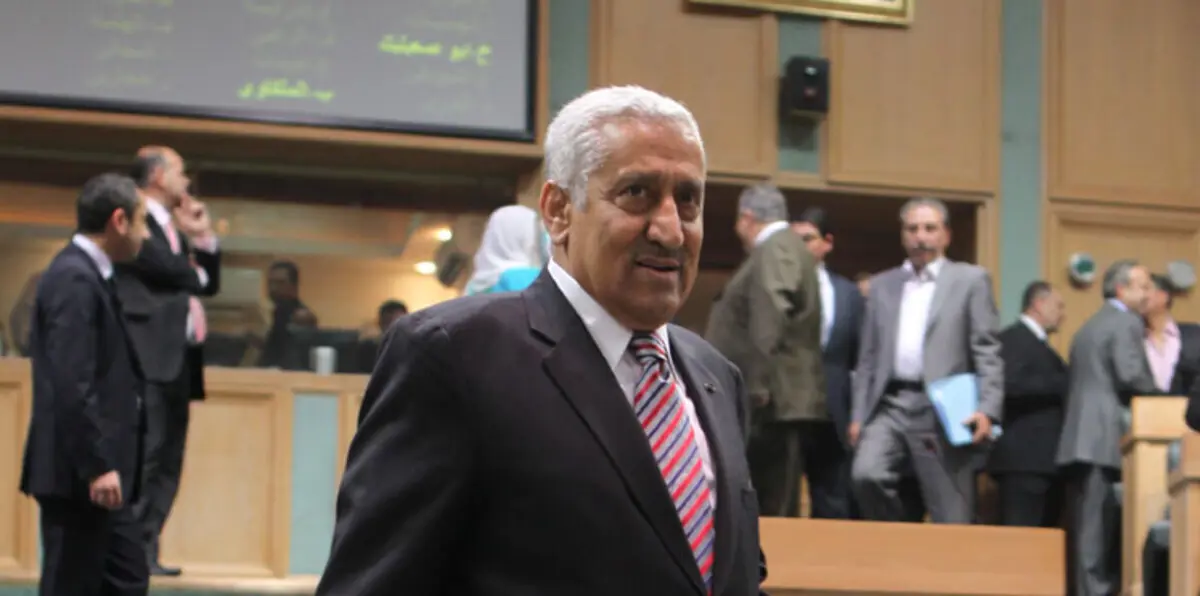 النسور يخرج من عنق الزجاجة الكندية بتعديل ازدواج الجنسية