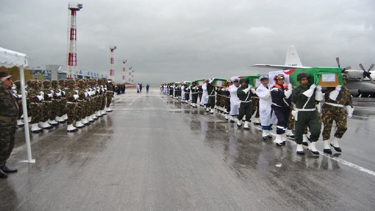 وصول رفات 24 مقاتلا جزائريا ضد الاستعمار الفرنسي إلى الجزائر (فيديو)