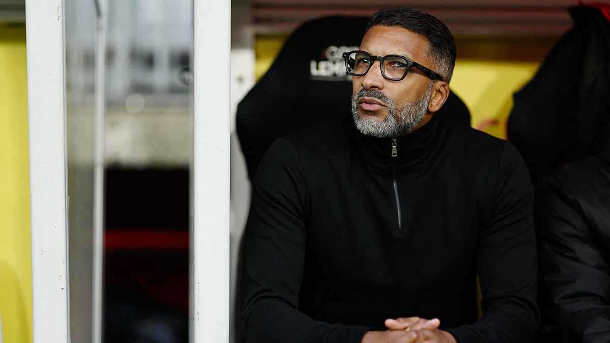 بعد خلافه مع موسى التعمري.. إقالة مدرب رين الفرنسي من منصبه 