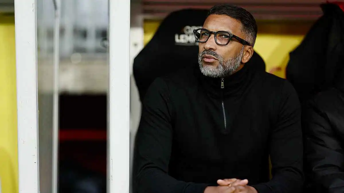 بعد خلافه مع موسى التعمري.. إقالة مدرب رين الفرنسي من منصبه